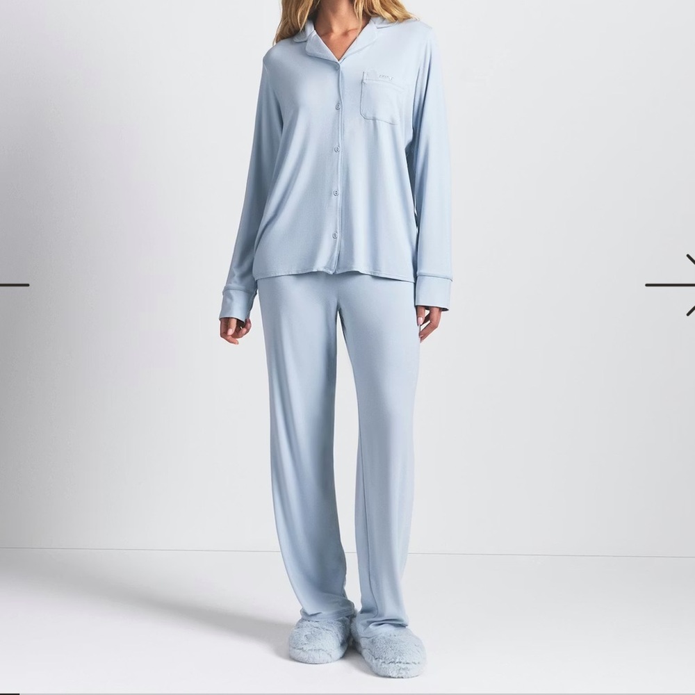 BRAND NEW Skims Zen Blue PJ set size small